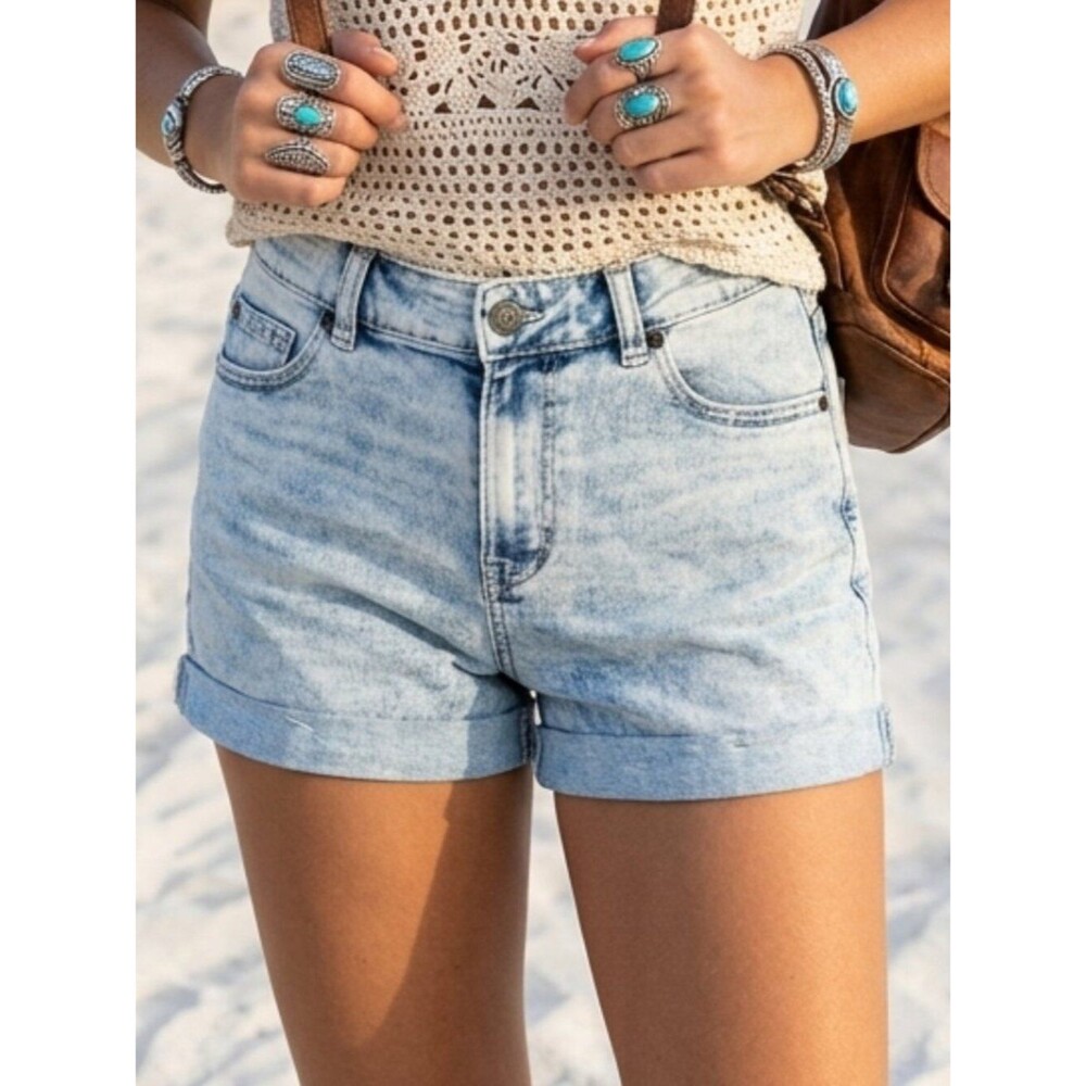 Derek Heart Light Wash Denim Roll-Hem Women's Shorts Size 3